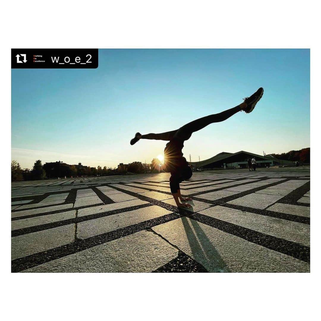 岡部紗季子さんのインスタグラム写真 - (岡部紗季子Instagram)「“ @w_o_e_2 #repost  #gymnastics #handstand #handstandsplit #体操 #逆立ち #倒立 #倒立女子 #🤸🏽‍♀️ . Thank you!! 📸 @akira_matsumori  . . . #逆立ち女子」12月28日 0時12分 - sakiko_okabe516