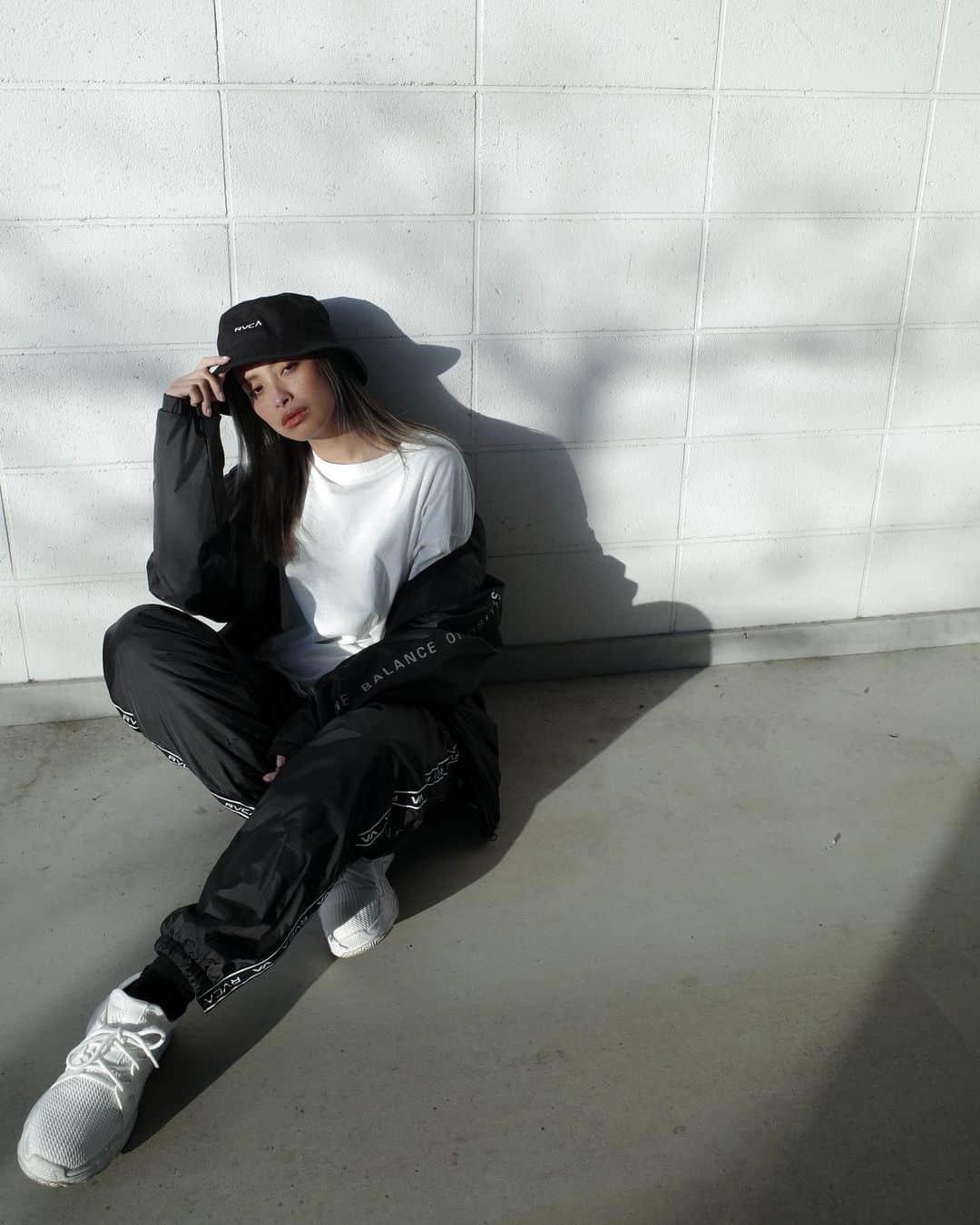 のインスタグラム：「・ ・ setup…@rvcajapan / @azulbymoussy_official めちゃくちゃあったかいの❤︎ ・ ・ #RVCA #RVCAJAPAN #RVCASPORTS #RVCA_AZUL #azulbymousuy #fashion#ootd#coordinate#アパレル #ファッションコーデ #トレンドコーデ #大人コーデ #大人カジュアル#今日のコーデ#ファッション#オシャレ#コーデ#シンプルコーデ #アパレル #ワンマイルウェア #youthfulsurf #ユースフルサーフ#ootd4nylonjp#ootdfashion」