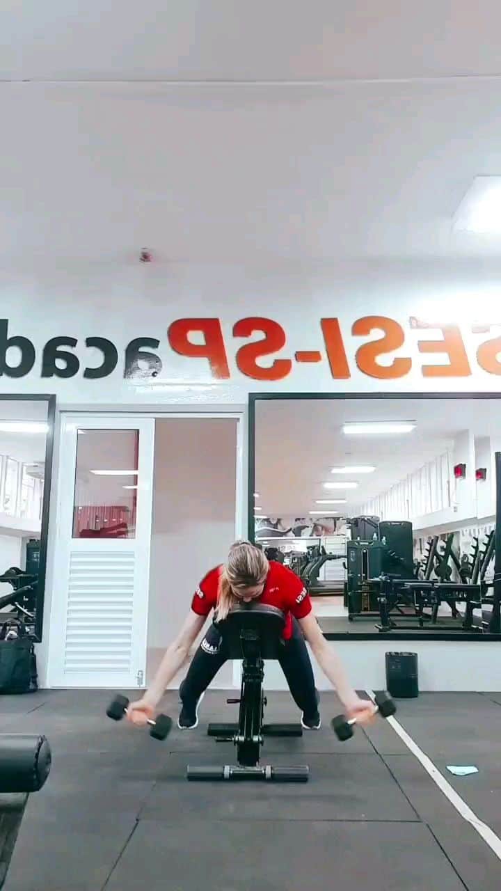 SuelleOliveiraのインスタグラム：「Queimando em 3 2 1 o comes e bebes natalino. Tô só de olho 👀 vendo a galera que vai emendar e dizer que em 2021 vai começar o projeto fitness hahaha. Quem aí?????」