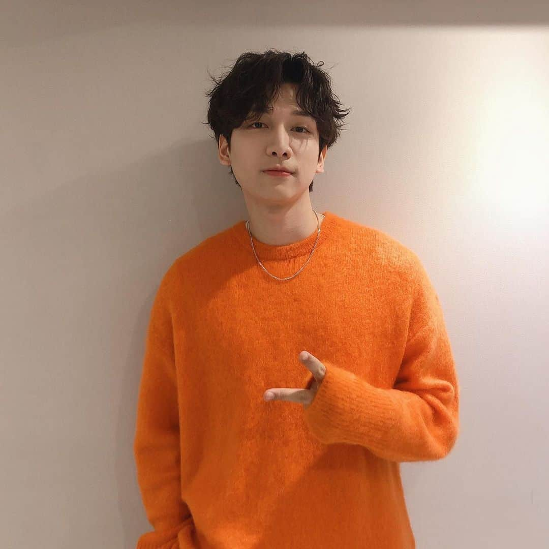 VIXXさんのインスタグラム写真 - (VIXXInstagram)「- [2020.12.27] 2020 HYUK LIVE TODAY ‘동백꽃’🌺  2020년의 마지막 일요일 밤 라이브 투데이와 함께 행복했나요?  모두에게 따뜻한 위로가 되는 공연이 되었길 바라며.. 별빛, 모두 평온한 밤 보내세요🌟  #빅스 #VIXX #혁 #HYUK #한상혁 #2020_HYUK_LIVE_TODAY  #동백꽃 #Camellia #혁라이브투데이」12月28日 0時49分 - vixx_stargram