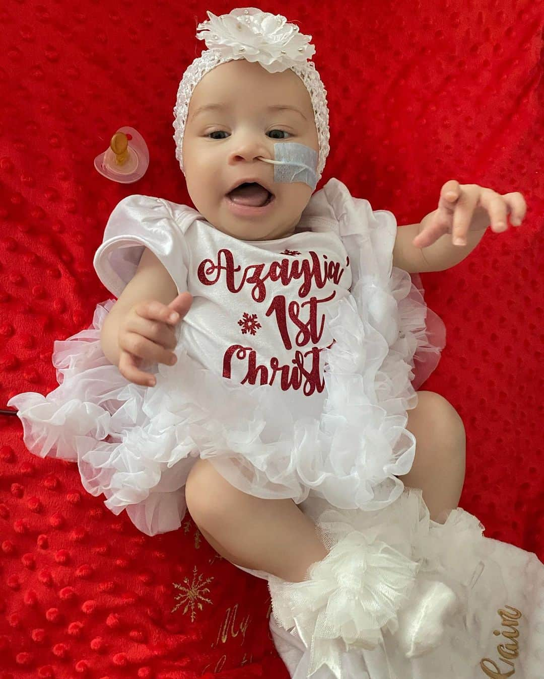 アシュリー・ケインさんのインスタグラム写真 - (アシュリー・ケインInstagram)「I want to take this opportunity to give a massive thank you to everyone who made Azaylia’s 1st Christmas a special one! 💫 . From my family and my friends to my followers, you have all gone the extra distance from amazing gifts to support and positive messages everyday. We can’t thank you enough and I just want you to know we really appreciate EVERYTHING you guys have done and are doing! 💯 . Azaylia has another major surgery in 2 days time fitting another central line into her chest so she has extra infusion points to support all her medication needs. Wish her luck and please keep her in your prayers! 🙏🏾 #LetsGoChamp . #leukemia #leukemiawarrior #leukemiaawareness #azayliadiamondcain」12月28日 0時52分 - mrashleycain