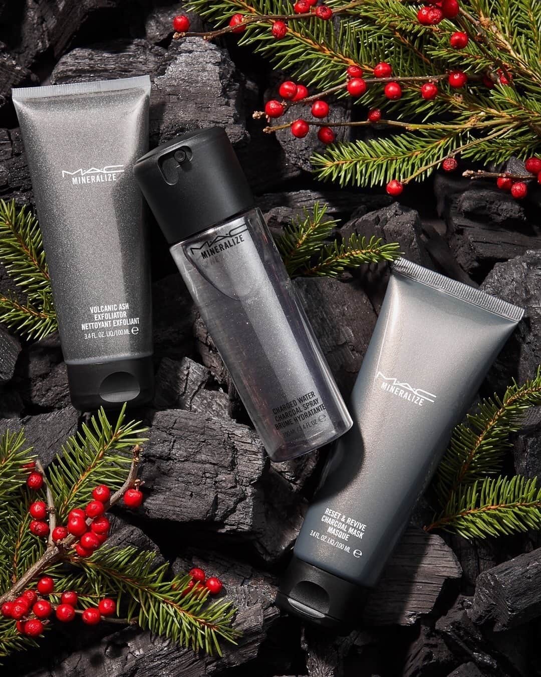M·A·C Cosmetics UK & Irelandさんのインスタグラム写真 - (M·A·C Cosmetics UK & IrelandInstagram)「The type of coal we wouldn’t have minded receiving this Christmas⁠ RE-SET for New Years with⁠ 🖤Mineralize Charged Water Charcoal Spray⁠ 🖤Reset & Revive Charcoal Mask⁠ 🖤Volcanic Ash Exfoliator⁠ ⁠ #MACCosmeticsUK #MACCosmetics #MACChristmas #Christmas #MACSkincare #SkinCareSunday ⁠」12月28日 1時01分 - maccosmeticsuk