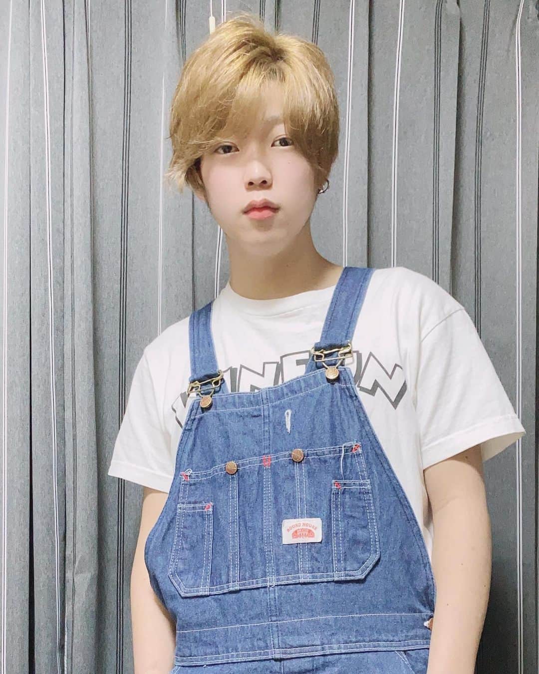 きんふんぱーりーのインスタグラム：「加工怖い  #オーバーオール」