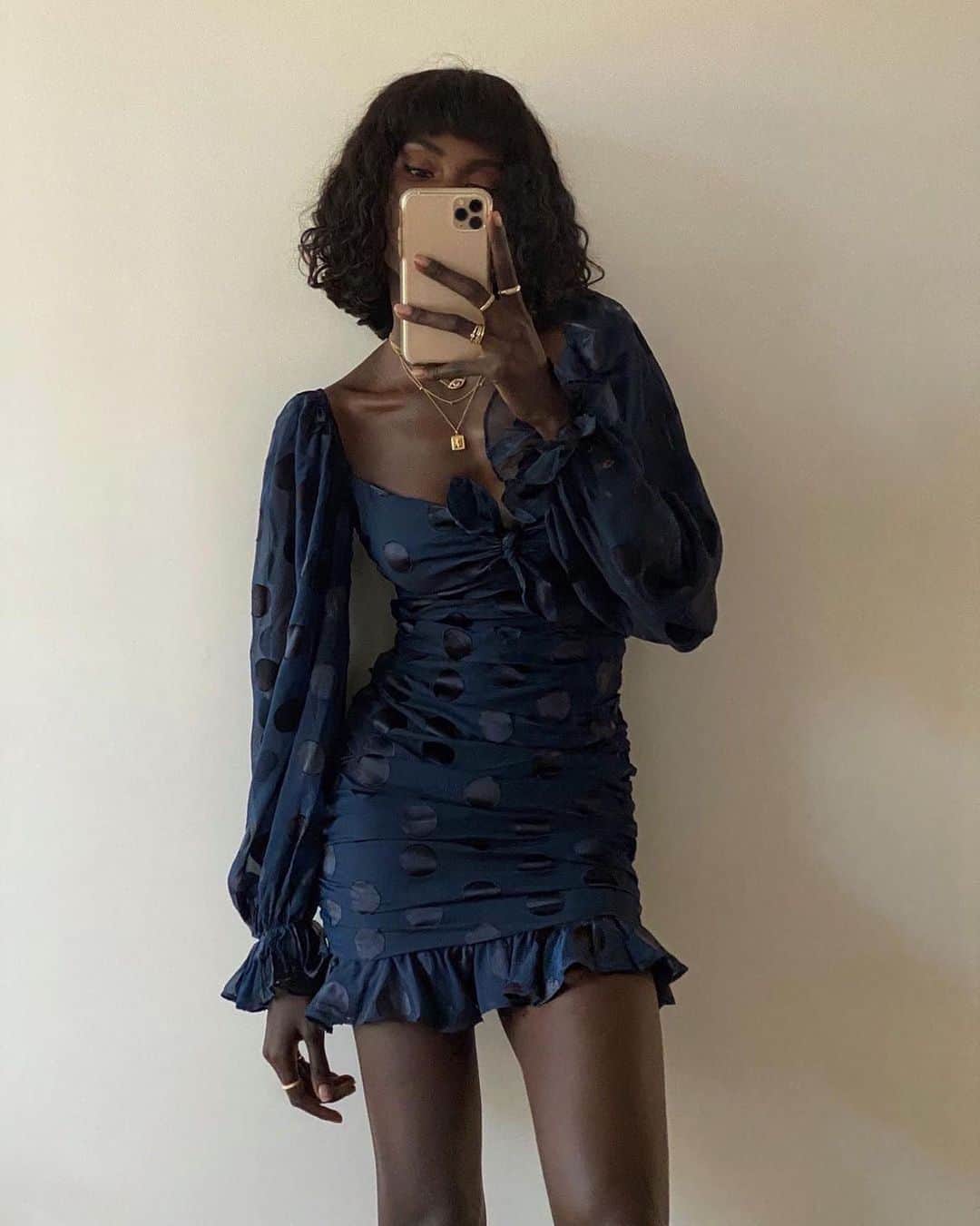 freepeopleさんのインスタグラム写真 - (freepeopleInstagram)「NYE at home doesn’t mean you can’t dress up. Link in bio for the Lula Mini Dress. @lefevrediary @freepeopleuk」12月28日 1時04分 - freepeople