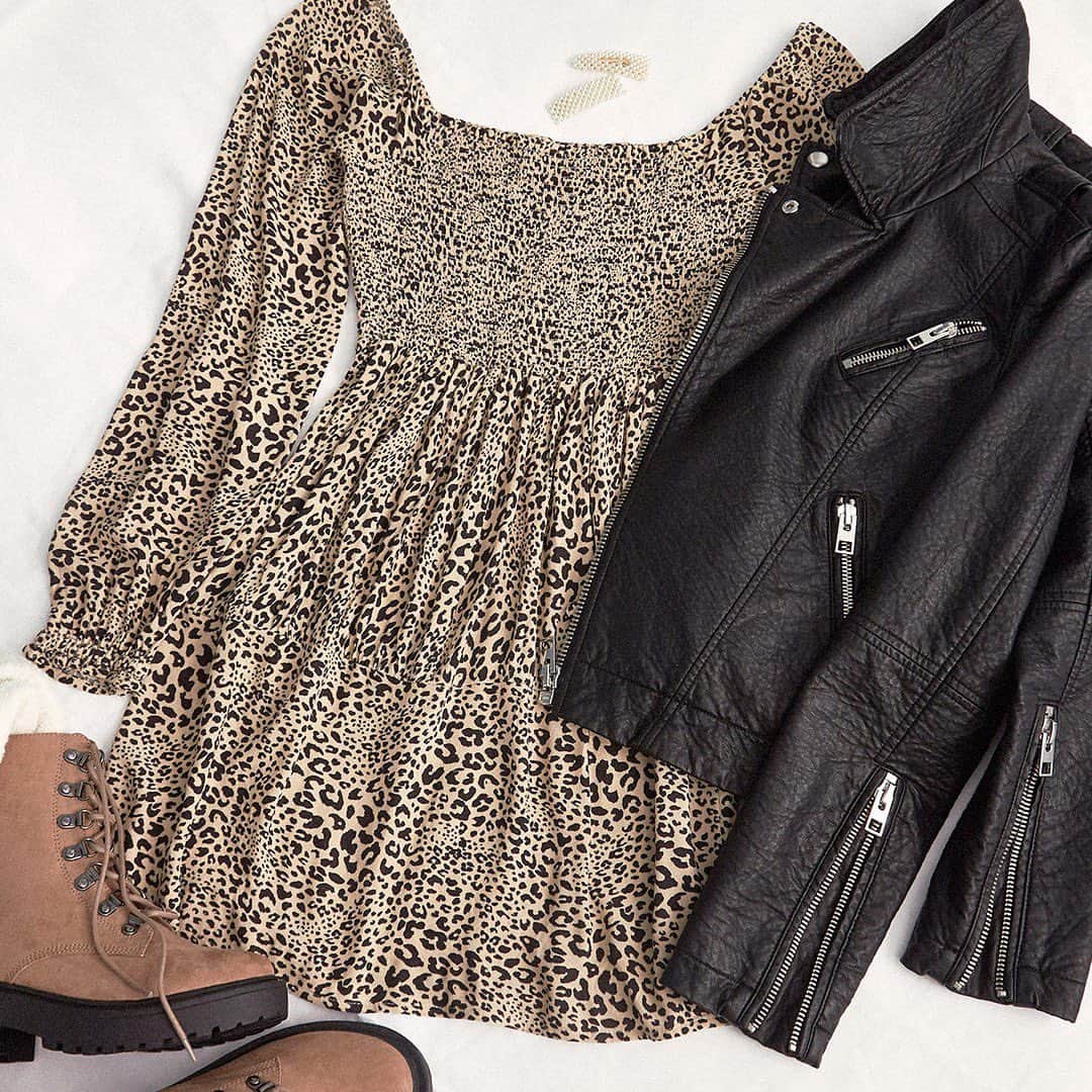 American Eagleのインスタグラム：「Just because you’ll be watching the ball drop from home this year doesn’t mean you can’t do it in style! We’ve got all the NYE looks you need to ring in long-awaited 2021, in stores and online 🎉」