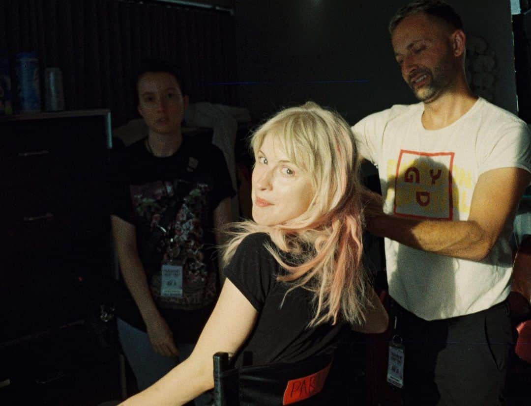 Paramoreのインスタグラム：「happy birthday Hayley, you’re the best singer we have! We truly love you and appreciate all you do!」