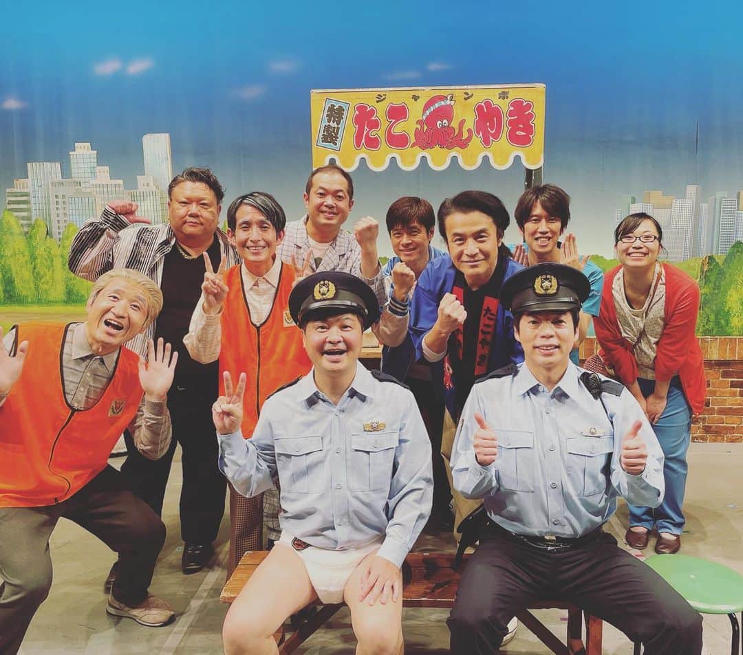 のインスタグラム：「ルミネtheよしもと 今田さんの座長公演の千秋楽。 今回も今田さんや方正さんのやりとりに毎回袖で腹よじれるほど笑わせていただきました。  来年2月から新作スタート。  次も脚本書かせていただきます。 みんなが観てるあいだはコロナのことを忘れるくらい面白い本を書きたい！  全集中！！  #ルミネtheよしもと  #今田耕司」