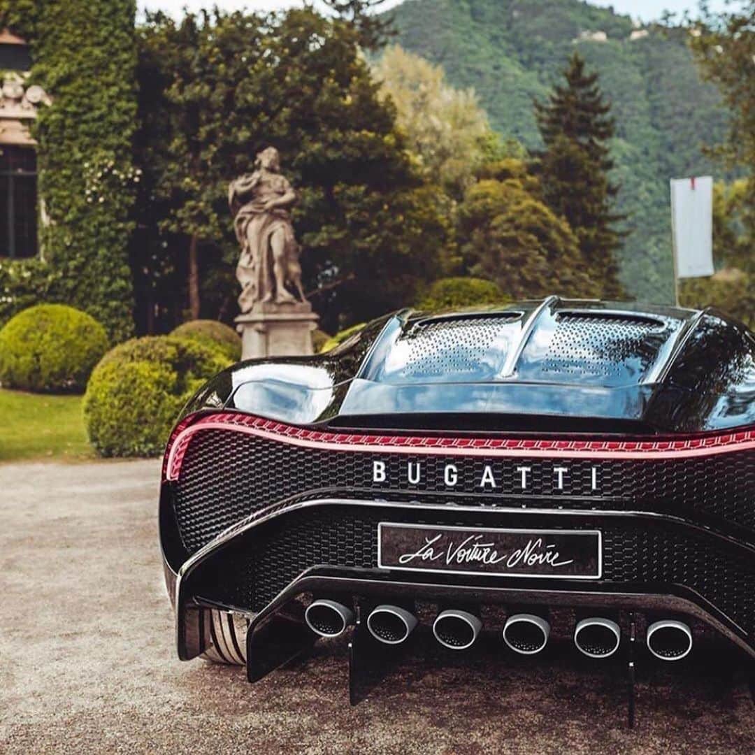 CarsWithoutLimitsさんのインスタグラム写真 - (CarsWithoutLimitsInstagram)「Bugatti La Voiture Noire 🕸 Photos @dreamexotics   #carswithoutlimits #bugatti」12月28日 1時23分 - carswithoutlimits