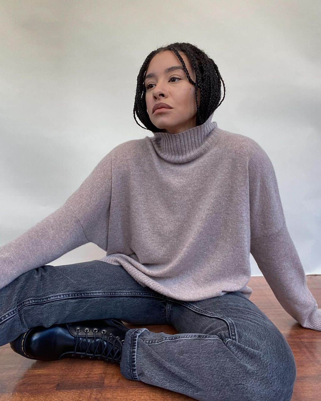 フレンチコネクションのインスタグラム：「Sunday mood: Cosy cashmere knits & our favourite denim🍂🍂 (📷@taniceelizabeth).  #FrenchConnection #MyFC」