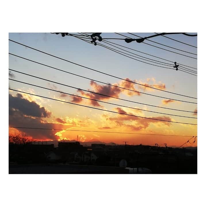 近藤笑菜さんのインスタグラム写真 - (近藤笑菜Instagram)「家から見えた燃えるような富士🔥」12月28日 1時38分 - emina_kondo