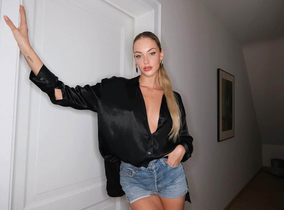 ルセット・ヴァン・ビークのインスタグラム：「Did you get what you want for christmas? 🎁」