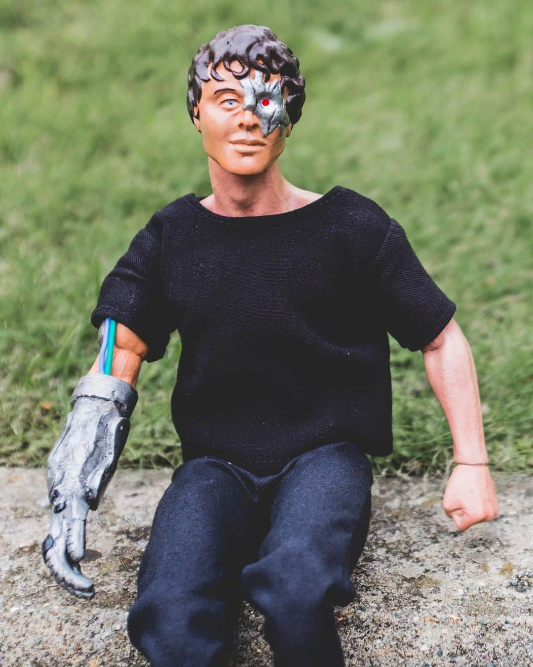 Don Brocoのインスタグラム：「Last chance to try & bag the last ever Rob-Bot action figure 🤖🦾 @five4fivefest raffle closes at midnight, tickets £5 with all money raised going to @musicvenuetrust saving our independent music venues across the UK 👊」