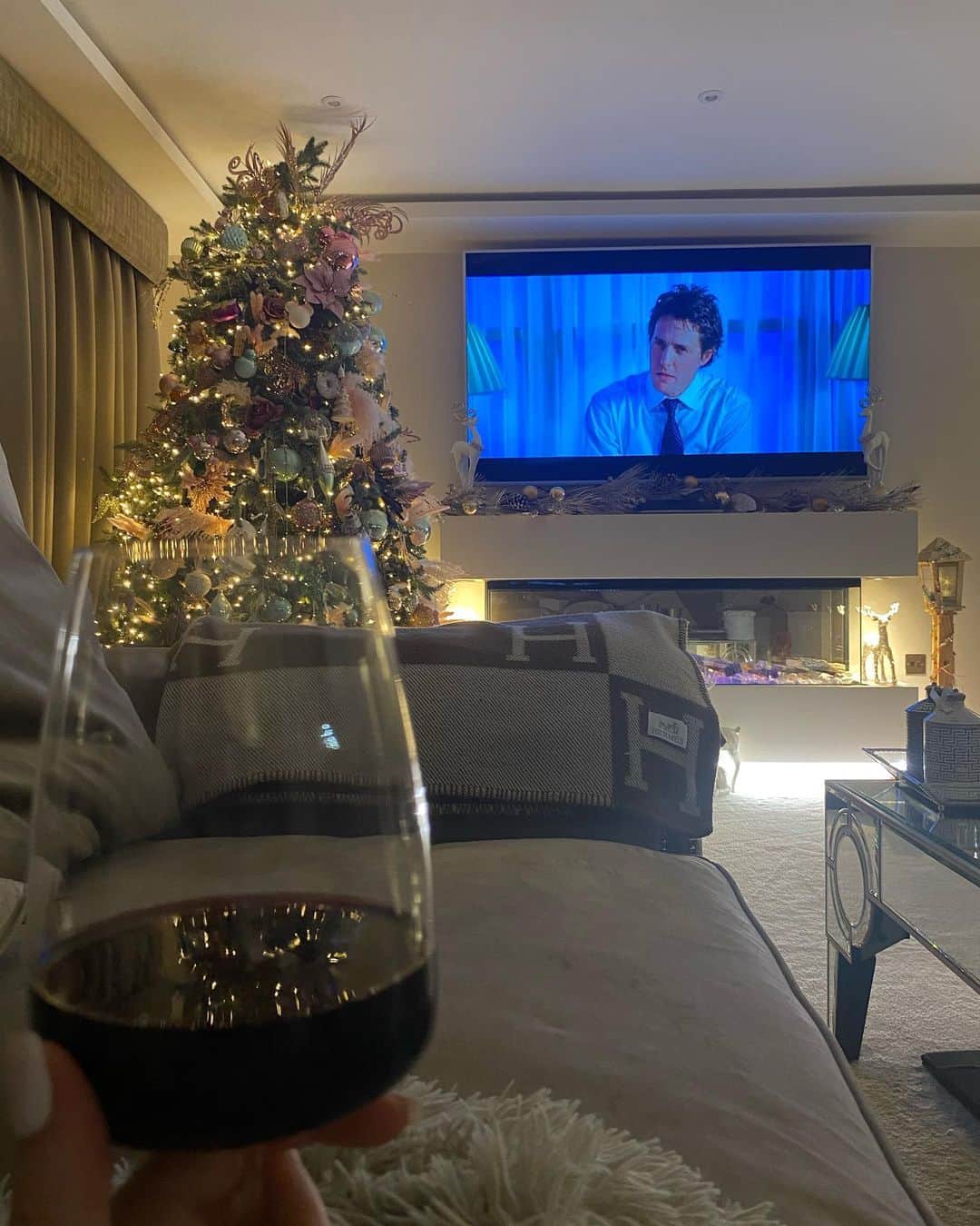 Jessica Wrightさんのインスタグラム写真 - (Jessica WrightInstagram)「Boxing day’s Boxing Day 🎄❤️ #loveactually」12月28日 1時50分 - jesswright77