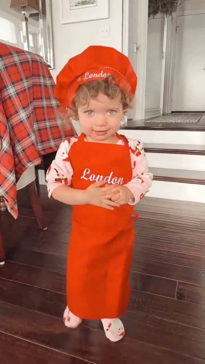 メリッサ・モリナロのインスタグラム：「My little chef in the making!  22months」