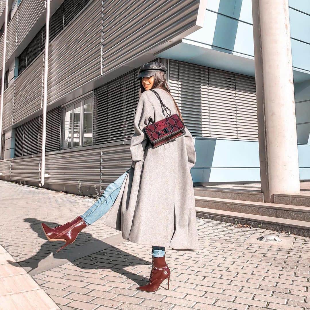 ALDO shoesさんのインスタグラム写真 - (ALDO shoesInstagram)「Next level glam with @antrea__stylianou rocking our fave combo of Alanna lace-up booties paired with best seller crossbody Ocerran (colors may vary per region) #AldoCrew #AldoCyprus」12月28日 2時01分 - aldo_shoes
