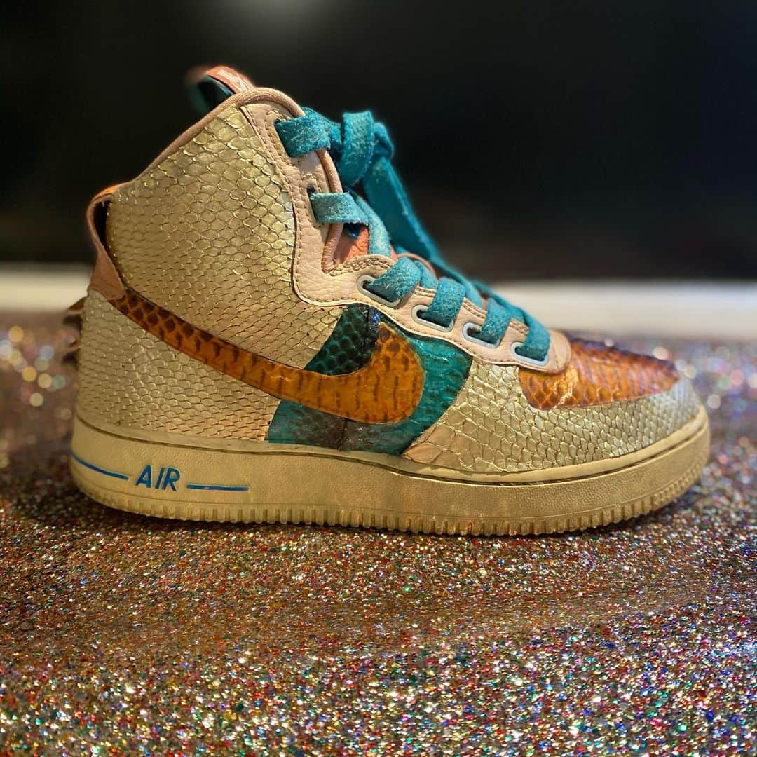 ディオニソのインスタグラム：「Coocking a Prototype 2 - Real Python (snake) -Real Ray of Light (snake) - Real Passion (human) # airforce1 # af1 # af1custom #snakes #sneakers #sneakerhead #sneakersaddict #sneakerholics #hype #hypebeast」