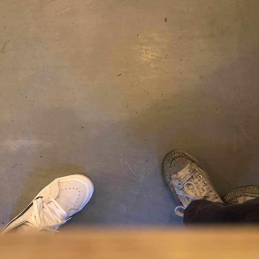 COCO さんのインスタグラム写真 - (COCO Instagram)「- 어떻게 친구가 됬을까◡̈ shoes saying so much about our friendship 🙃」12月28日 2時27分 - rilaccoco