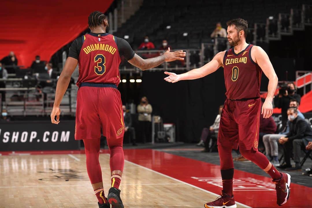 アンドレ・ドラモンドのインスタグラム：「2-0 ✅ #GAMEDAY 🦍🔒🦋」