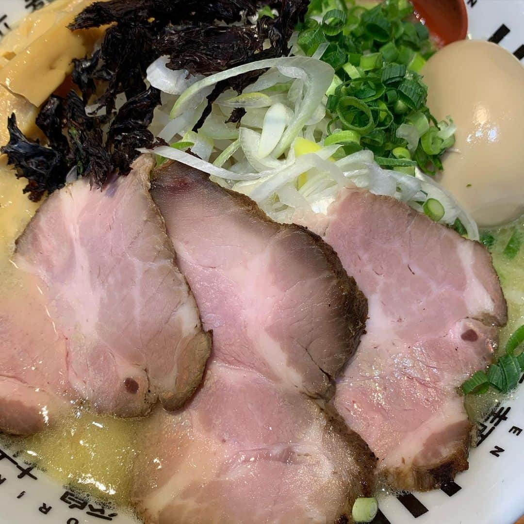 小田島沙知（かぎしっぽ）さんのインスタグラム写真 - (小田島沙知（かぎしっぽ）Instagram)「外食飯テロ10枚揃いましたのでお納め下さい。 今年は中々外食いけずでしたが、だからこそ行く時は美味しいところに行けたので満足です！ ほぼ同じラーメン屋と肉ですが！  #かぎしっぽさち #女芸人 #飯テロ #ラーメン #肉 #そば #カレー #オムライス #パスタ #つくね #ステーキ #和光」12月28日 13時22分 - kagisippo_sachi