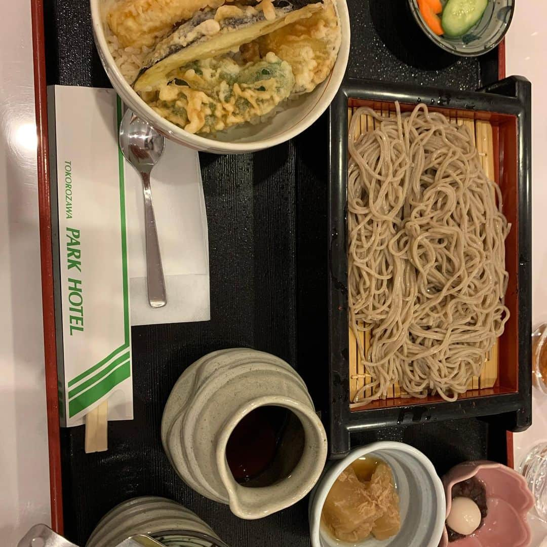 小田島沙知（かぎしっぽ）さんのインスタグラム写真 - (小田島沙知（かぎしっぽ）Instagram)「外食飯テロ10枚揃いましたのでお納め下さい。 今年は中々外食いけずでしたが、だからこそ行く時は美味しいところに行けたので満足です！ ほぼ同じラーメン屋と肉ですが！  #かぎしっぽさち #女芸人 #飯テロ #ラーメン #肉 #そば #カレー #オムライス #パスタ #つくね #ステーキ #和光」12月28日 13時22分 - kagisippo_sachi