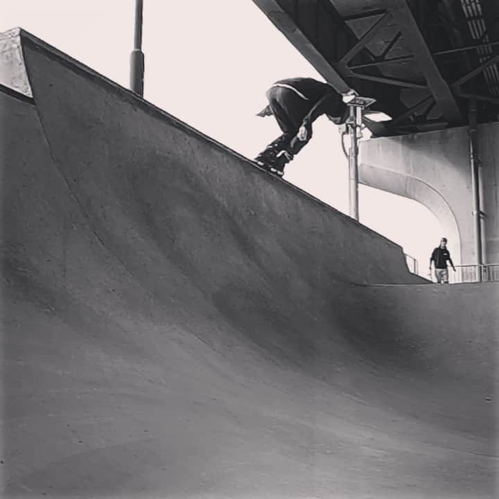 のインスタグラム：「at Shinyoko skatepark. 気持ちよくできた1トリック。 @usdskates  @goodskates_inc  @canamonroad_japan  @lzbn_official  @papasu1048  #usdskates #usdaeon #rollerblading #blading #inlineskate #takeshiyasutoko #インラインスケート #ローラーブレード #安床武士 #goprohero9 #gopro」