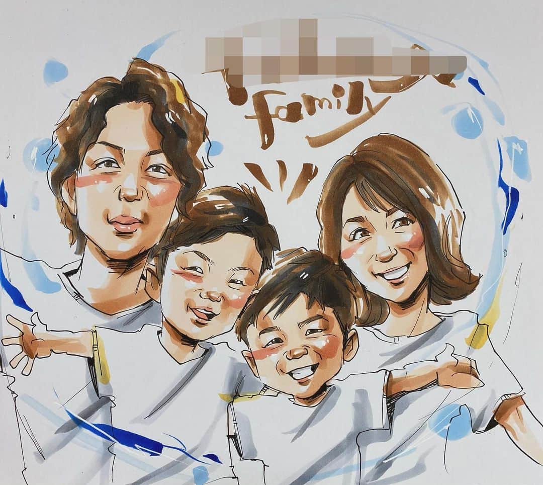 似顔絵★𝗚𝗢𝗥𝗜𝗞𝗜𝗡𝗚のインスタグラム：「. . 同じ方からの二枚目で、、  こちらも #gorikingの小洒落てみたシリーズ ❤️  今度はご家族皆さんで😘❤️❤️ 先ほどとは変わって 青で爽やかな仕上がりに⭐️✨  . . とても喜んでくださり嬉しいです😆❤️ 素敵なご依頼ありがとうございました🙇‍♀️💕  . . !  ❌❌現在は、予約受付終了してます❌❌ 。 . . .  2020年度ご予約のお客✨ 現在145番までの方へ案内中です🌟✨💕 DMの確認いただきgmailへ返信宜しくお願い致します🙇‍♀️🌟✨✨ . . . .  次回の予約応募は、2020年のご予約分を書き終える予定の 来年春から夏頃の、、、予定です。 ※あくまでも予定なので前後します🙇‍♀️ . . . .  オーダー再開の際には 人数制限あるため必ず予約ができるわけではございません。 そのことも踏まえた上で 次回ご検討いただけると嬉しいです(^^) . . また、結婚式の使用を考えてくださる方も多いです✨  前々からお伝えしていますが、 基本的に予約順に対応しているため、 近々の納期を希望される方は、 対応できないこともあるので、 あらかじめご了承ください💦 . . . . . ※今回予約が取れた方へ※ . .  写真がまだ用意できてない、入金が遅れそうなど、状況により、順番が前後することもございます‼️ あらかじめご了承ください。 。 . . . また、芸能人、キャラクターのオーダー、パロディ風オーダーはお断りしています。  芸能人については、ご本人様に直接プレゼントなどはOKです。 . . . . . . 💰料金表は過去投稿記事みてね❤💰 . . . . . ➡️ハッシュタグ⇨ goriking117料金表2019⬅️ . . ✨✨✨✨✨✨✨✨✨✨✨✨✨✨✨✨ @by.goriking のアカウントでは、 過去書かせて頂いたお客様方からの、 似顔絵のその後のお写真をいただき、 投稿しております^ - ^❤️❤️ 玄関に飾ってある似顔絵、 渡した瞬間のお写真、 ご本人とのお写真などなど💕 いろんな場面でのお写真お待ちしております^ - ^✨⭐️ . . . .  #似顔絵#pencildrawing#drawing#pencil#illust#painting#art#artwork#絵描きさんと繋がりたい#似顔絵師#gorikingの似顔絵屋さん#仲良し家族#仲良し親子#親子コーデ#息子#兄弟#brothers#brother#仲良し兄弟#kidsfashion#kidsgram#kidsboy #kids_japan#comicart#anime#animeart#comicartist#animejapan#초상화」