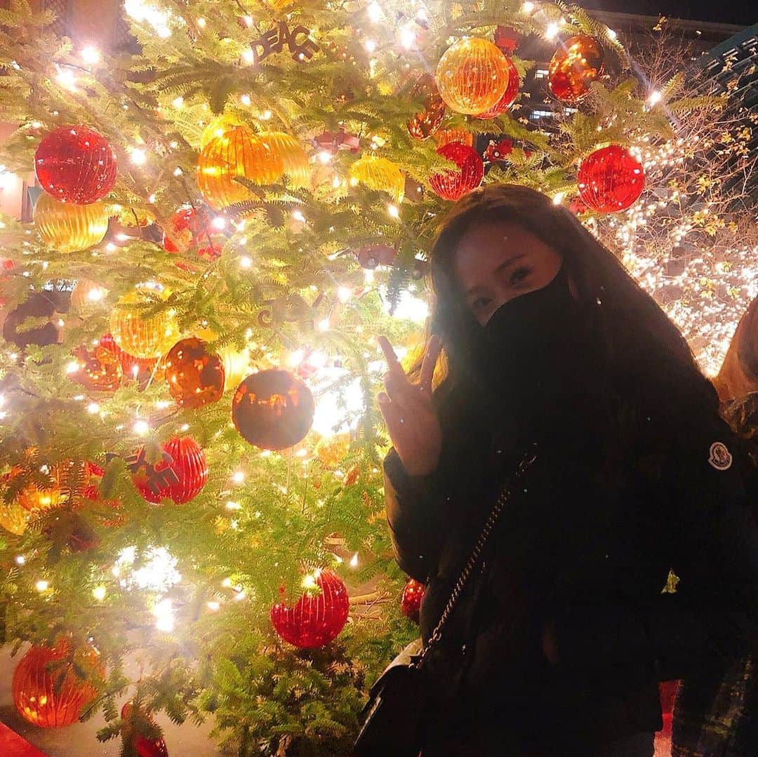 並川花連さんのインスタグラム写真 - (並川花連Instagram)「. 春は優しくて夏は楽しい。秋は少し淋しくて冬は愛おしい。  目の前のしあわせは、 たくさん目に心に 刻んで。 いつか思い出せるように。 いつでも思い出せるように。  香りや音楽は その頃を思い出せるからだからすき。」12月28日 12時20分 - kareurn