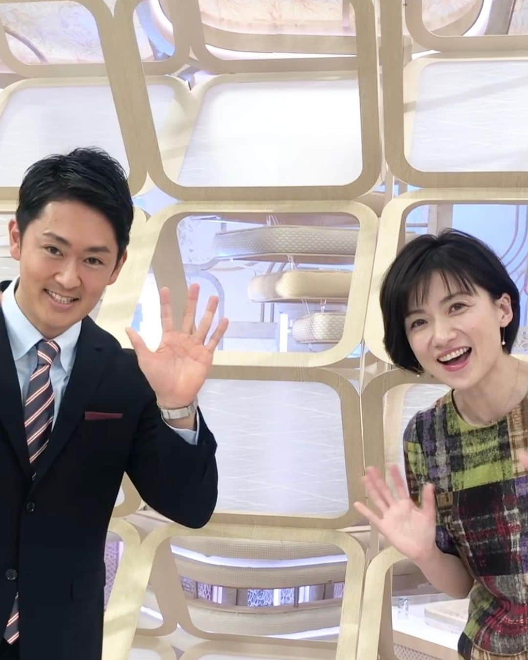 フジテレビアナウンサーさんのインスタグラム写真 - (フジテレビアナウンサーInstagram)「【おうち応援プロジェクト】デジタル紙芝居 . 毎週月曜日はメイキングや作品にまつわるコメントなどを投稿しています。 プロフィールのリンクから☝️かIGTV動画でもご覧いただけます☺️ . 今週は梅津アナと木下アナがおすすめ作品を紹介します✨ 年末年始のおうち時間、ぜひ見返していただけたら幸いです☺️ . 第1回　#注文の多い料理店　#宮沢賢治 #西山喜久恵 #島田彩夏 #藤村さおり #内野泰輔 #木下康太郎 . 第2回　#ブレーメンの町楽隊　#グリム兄弟　#楠山正雄 #宮司愛海 #新美有加 #永尾亜子 #海老原優香 #久慈暁子 . ぬりえや台本はフジテレビCSRのHPでダウンロードできます🎨 https://www.fujitv.co.jp/csr/kamishibai/index.html 『フジテレビ　おうち応援プロジェクト』で検索してみてください☺️ . 来週は誰が登場するでしょうか☺️？ お楽しみに⭐️ ． #デジタル紙芝居 #読み聞かせ　#国語　#音読 #Kamishibai #kenjimiyazawa #japanesestorytelling #storyforkids #beautifulcolors #onlinebookreading #homelearning」12月28日 12時18分 - fujitv_announcer