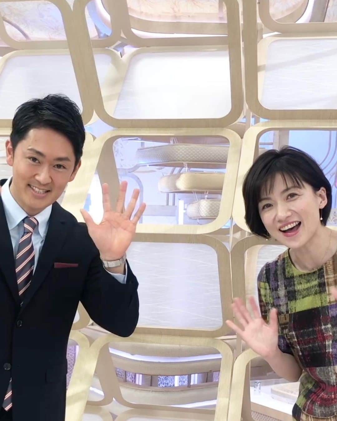フジテレビアナウンサーのインスタグラム：「【おうち応援プロジェクト】デジタル紙芝居 . 毎週月曜日はメイキングや作品にまつわるコメントなどを投稿しています。 プロフィールのリンクから☝️かIGTV動画でもご覧いただけます☺️ . 今週は梅津アナと木下アナがおすすめ作品を紹介します✨ 年末年始のおうち時間、ぜひ見返していただけたら幸いです☺️ . 第1回　#注文の多い料理店　#宮沢賢治 #西山喜久恵 #島田彩夏 #藤村さおり #内野泰輔 #木下康太郎 . 第2回　#ブレーメンの町楽隊　#グリム兄弟　#楠山正雄 #宮司愛海 #新美有加 #永尾亜子 #海老原優香 #久慈暁子 . ぬりえや台本はフジテレビCSRのHPでダウンロードできます🎨 https://www.fujitv.co.jp/csr/kamishibai/index.html 『フジテレビ　おうち応援プロジェクト』で検索してみてください☺️ . 来週は誰が登場するでしょうか☺️？ お楽しみに⭐️ ． #デジタル紙芝居 #読み聞かせ　#国語　#音読 #Kamishibai #kenjimiyazawa #japanesestorytelling #storyforkids #beautifulcolors #onlinebookreading #homelearning」