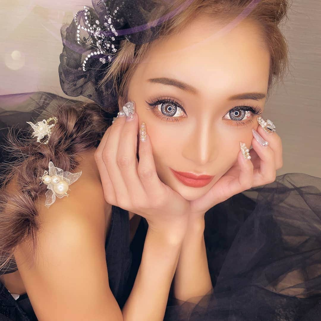 藤木そらさんのインスタグラム写真 - (藤木そらInstagram)「. .hello(๑¯ㅁ¯๑)♡🍀нёιιο¨̮॰*˙. . .たまには女の子っぽく😍‼✨可愛いなあ😳😳💯やはりヘアアレンジで印象が変わりますね٩( ᐛ )۶🌿✨ . .来年はもっともっと可愛いくなれるように頑張るぞ～♥♪ . . .先日 @sbc_akao 先生にダーマペンをしてもらったょ👌🏻💕2020年お肌掃除完了✨優しくて安心できました👏🏻✨ . . . . . . . . . .#ダーマペン #美容好き #ヘアアレンジ #サロモ #サロンモデル #modelshoot #hairtransformation #編み込みアレンジ #ウェディングドレス #ウェディングフォト #おひとり様大歓迎 #2020ラスト #2021年はどんな年に #カメラマンさんと繋がりたい」12月28日 12時24分 - sorafujiki