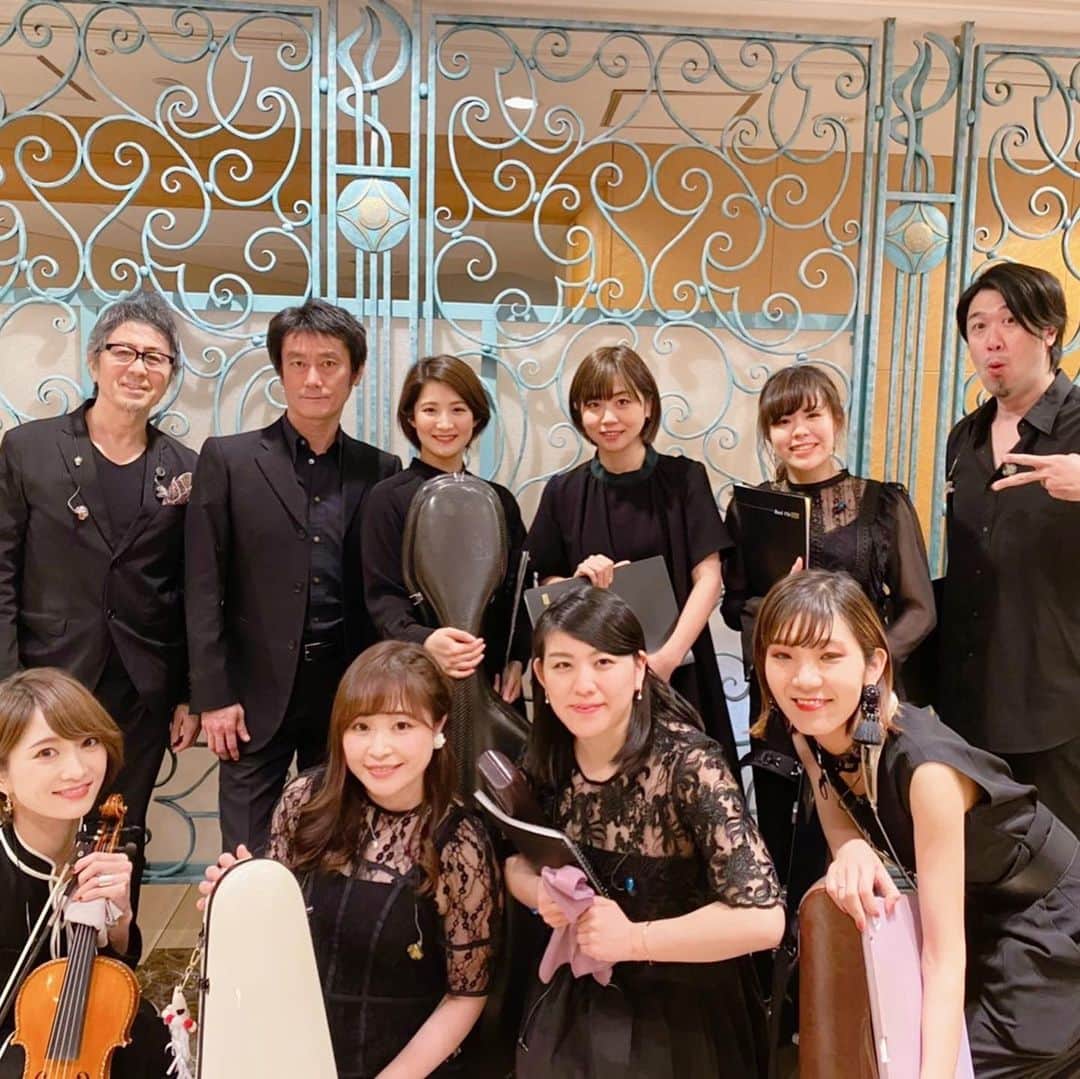 星村麻衣のインスタグラム：「昨日は柏木由紀ちゃんディナーショーで、かなり久々にコーラスとピアノを演奏してきました。ディナーショーとか人生初で緊張したぁ😳 素敵なバンドメンバーの皆さんと一緒で、楽しい現場でした☺️ 皆さん長い1日お疲れ様でした✨ #ゆきりんディナーショー」