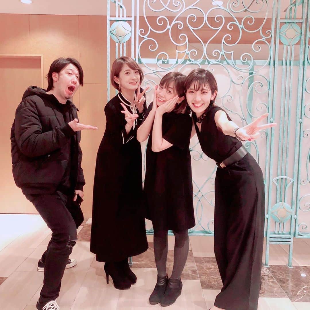 星村麻衣さんのインスタグラム写真 - (星村麻衣Instagram)「昨日は柏木由紀ちゃんディナーショーで、かなり久々にコーラスとピアノを演奏してきました。ディナーショーとか人生初で緊張したぁ😳 素敵なバンドメンバーの皆さんと一緒で、楽しい現場でした☺️ 皆さん長い1日お疲れ様でした✨ #ゆきりんディナーショー」12月28日 12時30分 - hoshimuramai