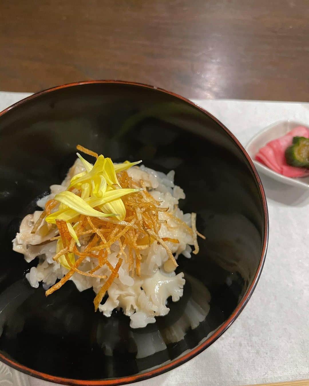 石田一帆さんのインスタグラム写真 - (石田一帆Instagram)「. 七草でディナーを🍽  お野菜と乾物が主役の和食たち。 優しくて、丁寧で、繊細で素材が生かされた シンプルなお味 🤲 お食事だけでなくお皿やインテリアも素敵で 目でも楽しめるディナーでした。 やっぱりyチェア買うかなぁ笑  #nanakusatokyo#nanakusa#七草#富ヶ谷#和食ディナー」12月28日 12時31分 - ishidakazuho