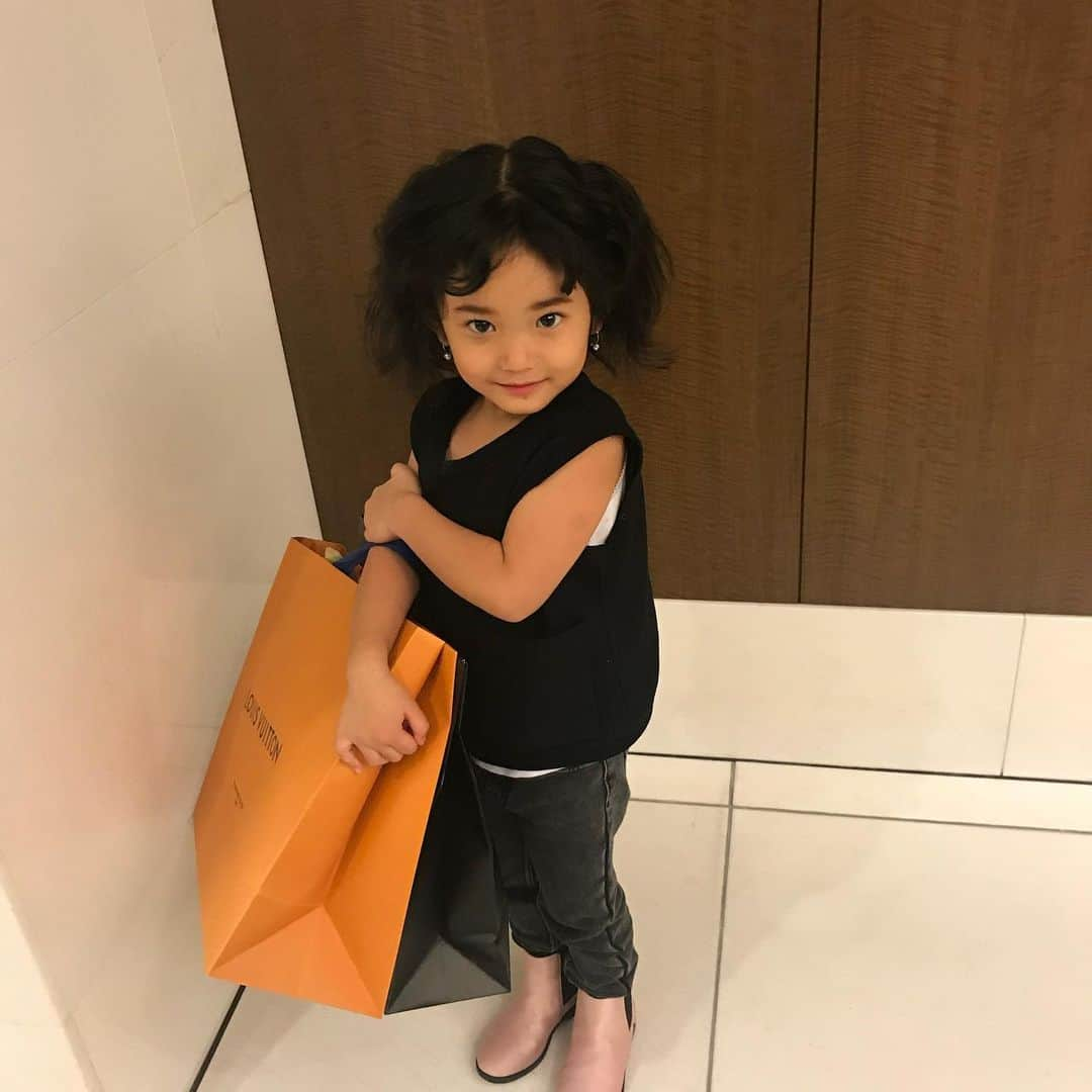 アユ・ティンティンさんのインスタグラム写真 - (アユ・ティンティンInstagram)「Happy birthday anak bunda Bilqis Khumairah Razak tersayang yg semakin tumbuh besar cantik dan sholeha amin 🎂🎉❤️😘🥰🍻🎈🎁」12月28日 12時36分 - ayutingting92