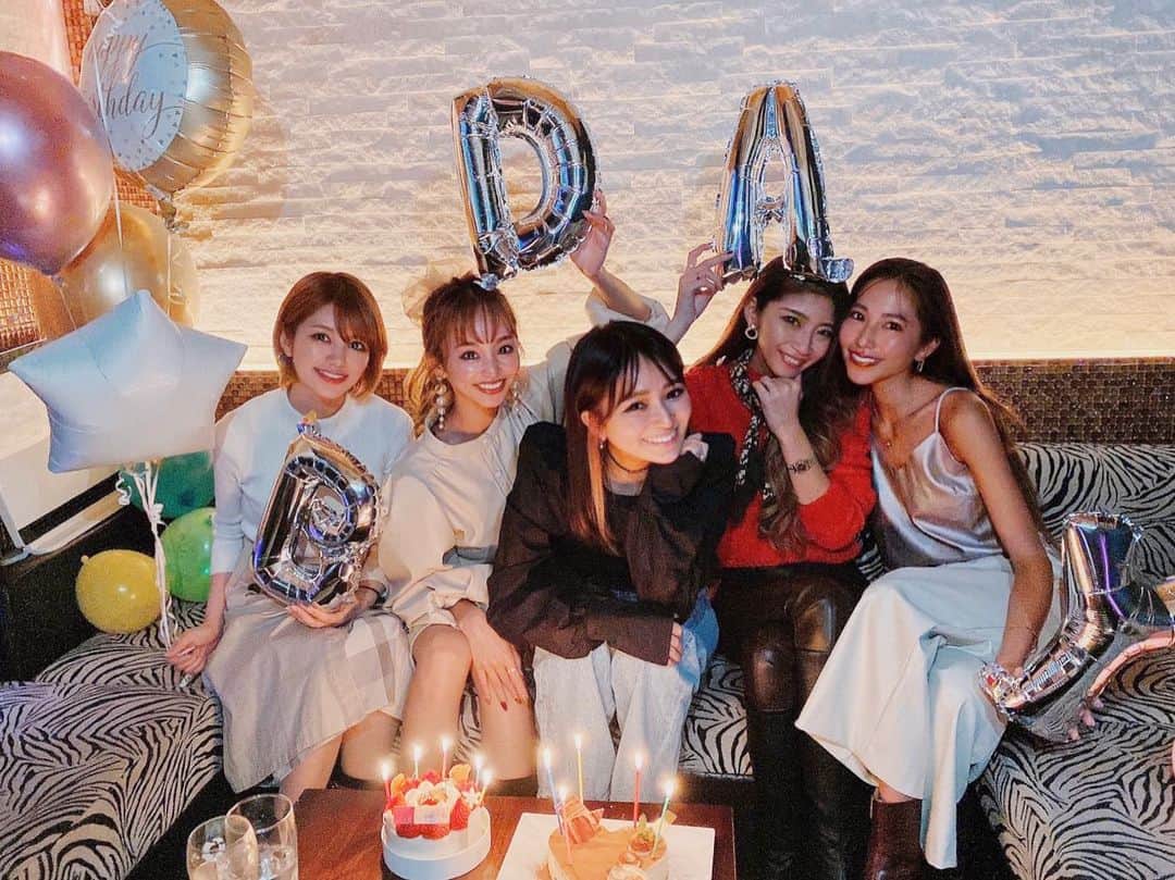 佐藤あずみのインスタグラム：「♡𝙷𝙰𝙿𝙿𝚈 𝙱𝙸𝚁𝚃𝙷𝙳𝙰𝚈 𝙿𝙷𝙰𝙽𝙰♡  𝚄𝙿𝙿𝙿だいぶ遅くなっちゃった♡ @yoon_phana お誕生日会🎂👏🏽  いつも可愛い可愛いふぁな！お誕生日おめでとう！  プレゼントすぐ着てお出かけしてくれてありがとう！優しいふぁなちゃんが大好きッ！  今年もふぁなの笑顔がたくさんみれますように！  𝐼’𝑚 ℎ𝑎𝑝𝑝𝑦 𝑤ℎ𝑒𝑛 𝑦𝑜𝑢’𝑟𝑒 ℎ𝑎𝑝𝑝𝑦☺︎」