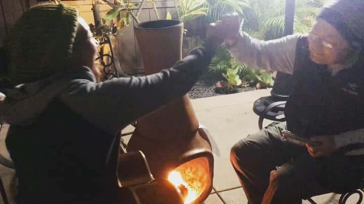 ティファニー・ヨハのインスタグラム：「Happy New Year from the Joh clan and Poppa Joh’s latest lockdown hobby. 😂❤️🎶 (🎥: Momma Joh)」