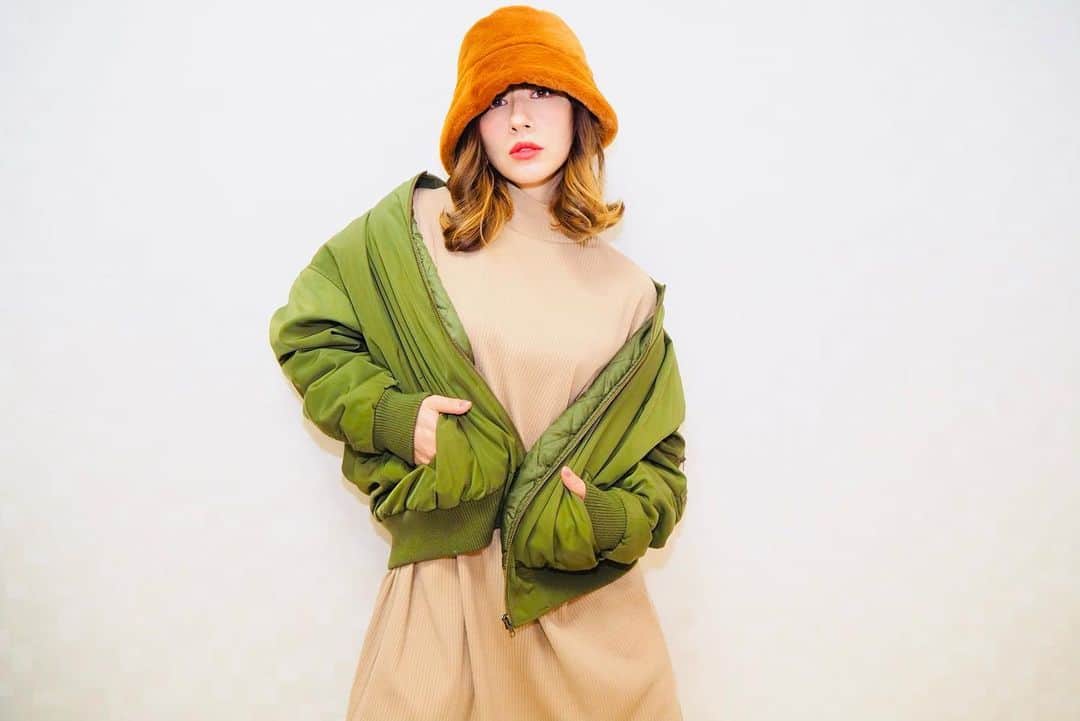 のインスタグラム：「もふもふ２🧡💚  #バケットハット #ma1  #ootd #fashion #fashiongram #japanesefashion」