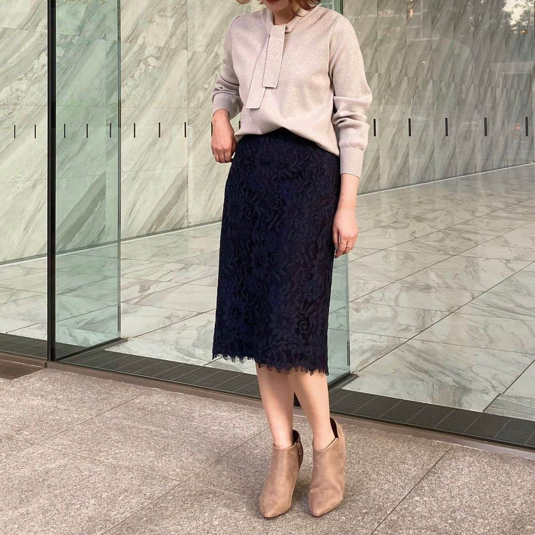 indexのインスタグラム：「recommend item✔️﻿ .﻿ .﻿ 💫bowtie knit﻿ C58-19025 ¥3,289(tax in)﻿ ivory / light gray / yellow / navy﻿ .﻿ 1枚ではもちろんジャケットやアウターのインナーとしても活躍するボウタイニットプルオーバー！全色にラメ糸をMIXし、華やぎをプラスしています✨﻿ ﻿ 💫lace skirt﻿ C58-79011 ¥4,950→3,465(tax in) SALE!﻿ off white / mint / navy﻿ .﻿ ポンチの裏地を使用した春まで使えるレーススカートは寒い時期に最適！なんと今ならSALE対象アイテムでお買い得◎﻿ .﻿ #index #インデックス﻿」