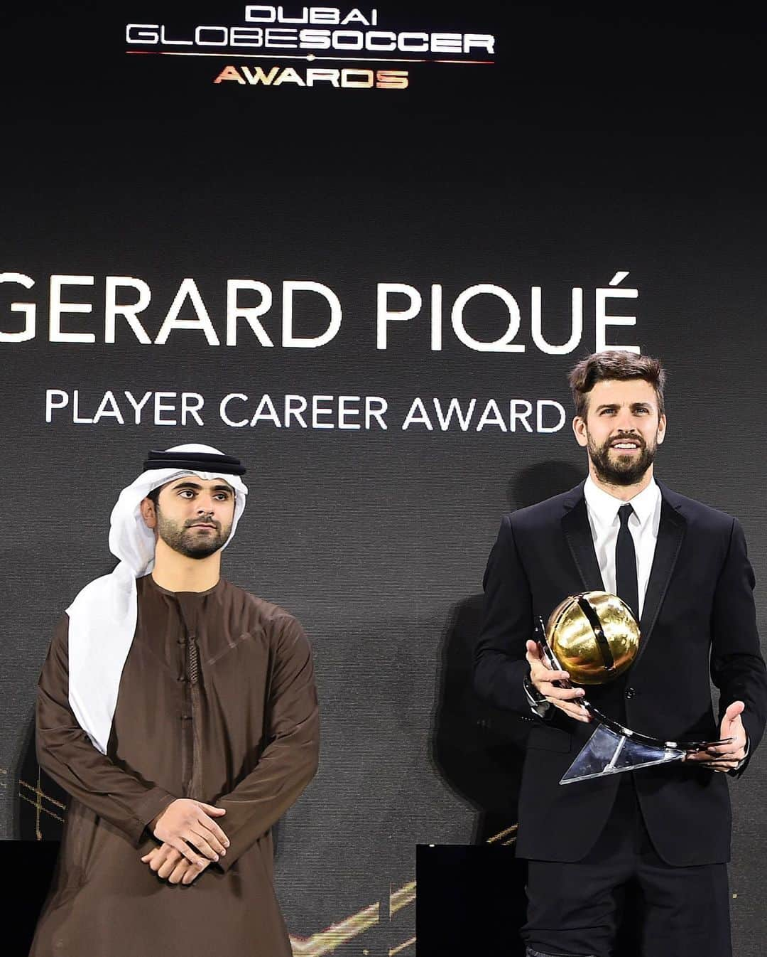 ジェラール・ピケさんのインスタグラム写真 - (ジェラール・ピケInstagram)「Really honored to receive the Player Career Award!   Thank you so much @globesoccer and congrats to all winners! 👏🏼」12月28日 4時18分 - 3gerardpique