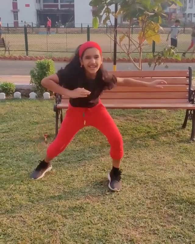 メジャー・レーザーのインスタグラム：「Lazer gyal in training」