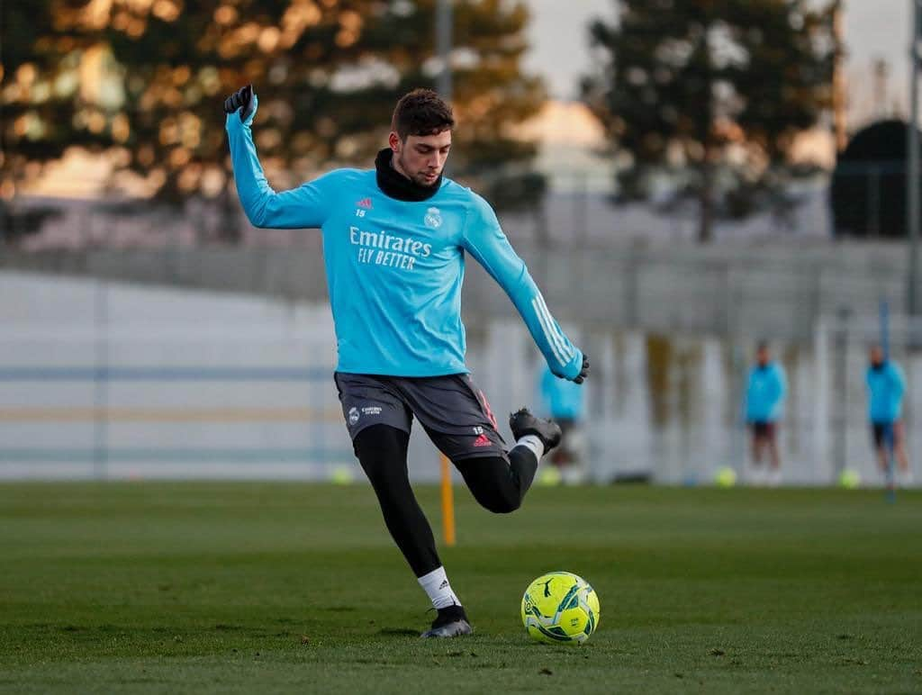 フェデリコ・バルベルデさんのインスタグラム写真 - (フェデリコ・バルベルデInstagram)「De nuevo al trabajo 👊🏼💪🏼  #HalaMadrid」12月28日 4時56分 - fedevalverde