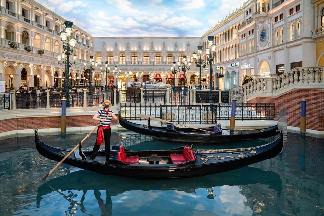 The Venetian Las Vegasさんのインスタグラム写真 - (The Venetian Las VegasInstagram)「When were you last serenaded on our gondolas? #vegas #gondolas」12月28日 5時00分 - venetianvegas