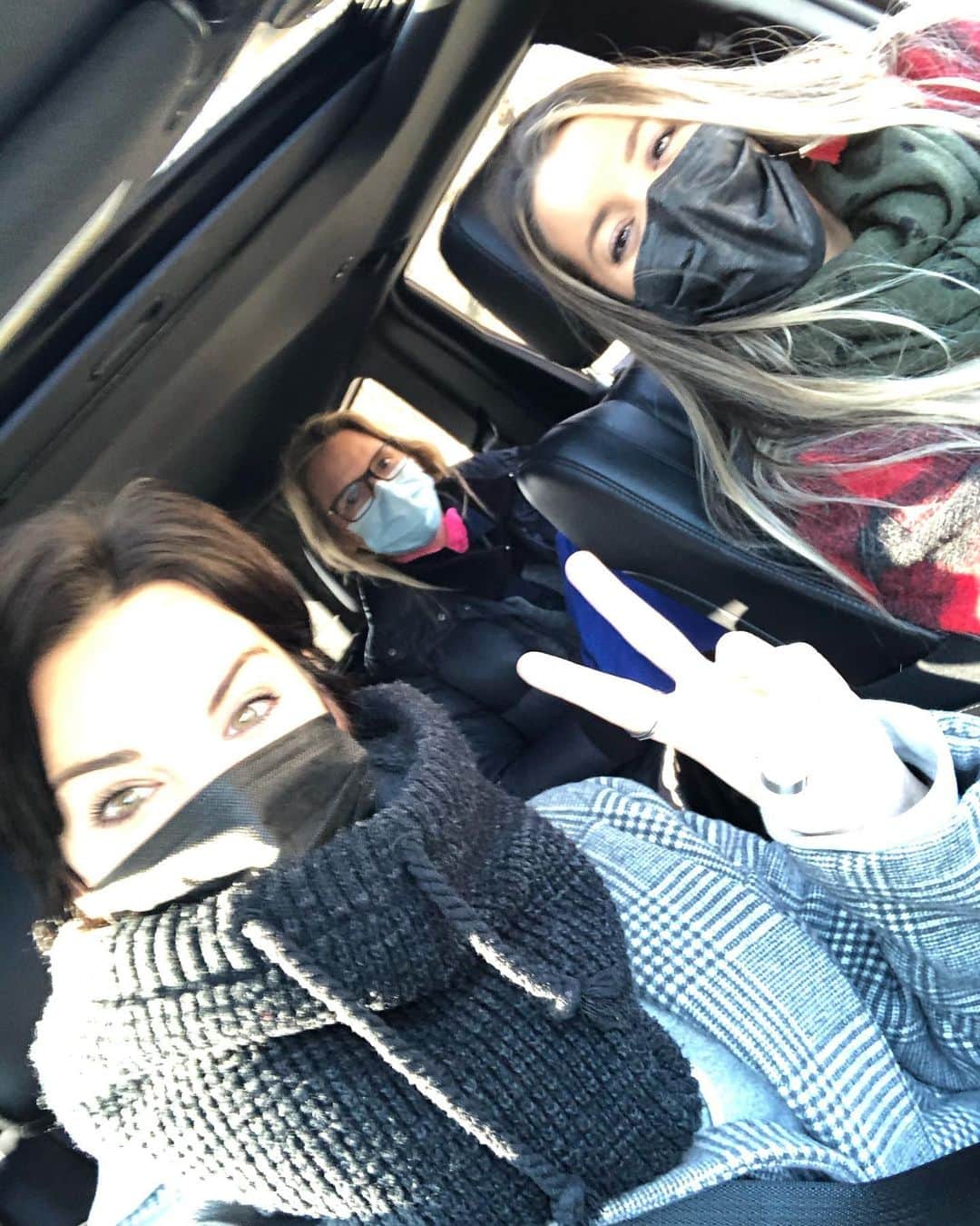 ジェイミー・アレクサンダーのインスタグラム：「Reunited!! 🥰 @laurenrodriguezny @michellemccrmck #friends 💕💕💕💕」