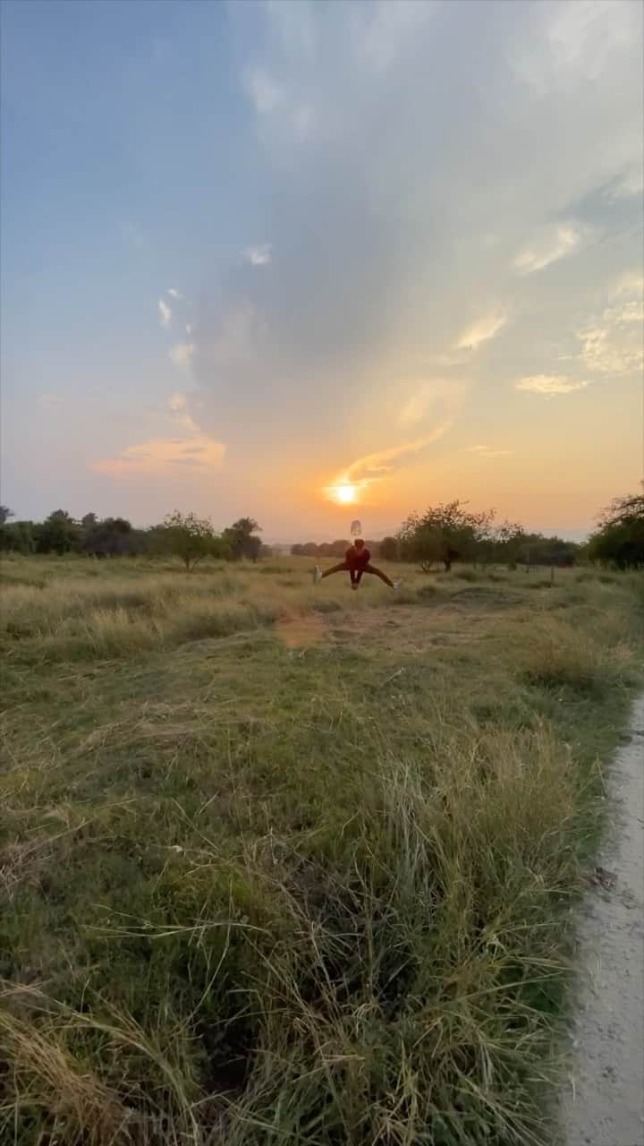 Sebastián Villalobosのインスタグラム：「#EsteAñoAprendí 🙏🏼」