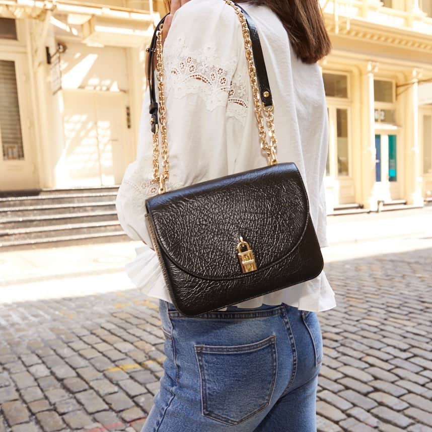 レベッカミンコフのインスタグラム：「It’s the soft crinkled leather for me 😍  Last day to take her home using code Bye2020」
