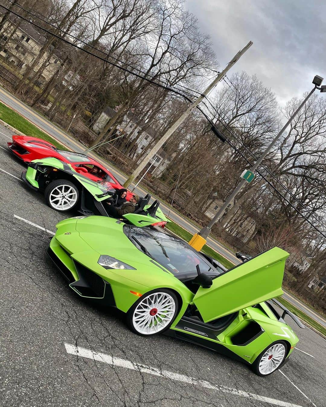 CarsWithoutLimitsさんのインスタグラム写真 - (CarsWithoutLimitsInstagram)「@justlivinit’s Aventador SV Roadster  #carswithoutlimits」12月28日 6時40分 - carswithoutlimits