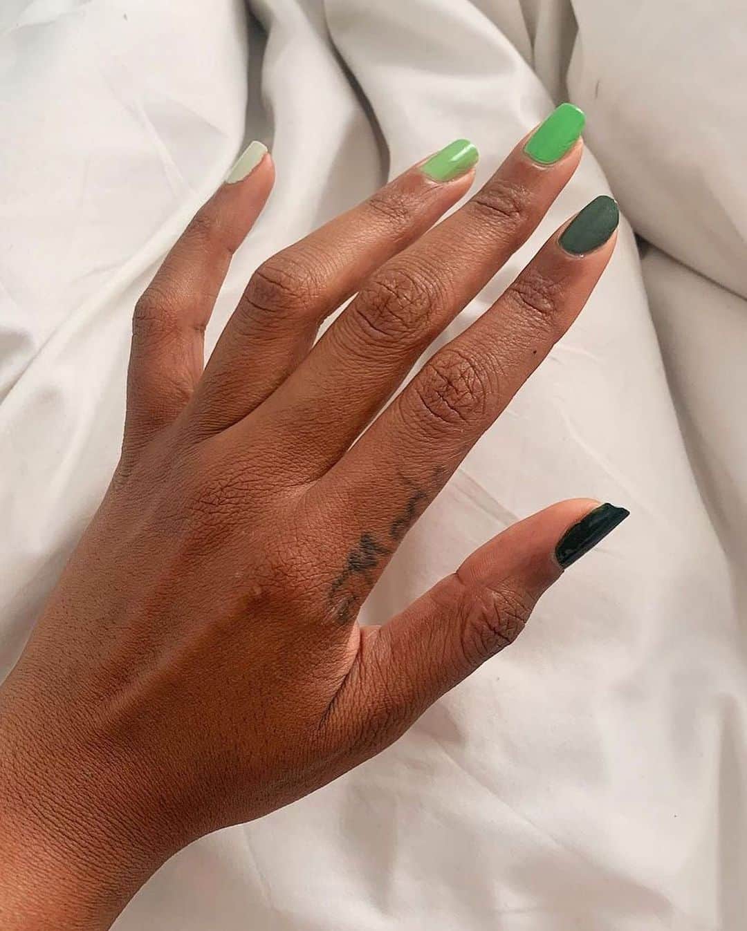 WHO WHAT WEARさんのインスタグラム写真 - (WHO WHAT WEARInstagram)「On that 2021 nail vibe. 💫 From blue hues to shades of green, tap the link in bio for the nail colors that will be "it" in 2021. photos: @betina_goldstein, @thevicstyles, @amandasorensonn」12月28日 6時58分 - whowhatwear