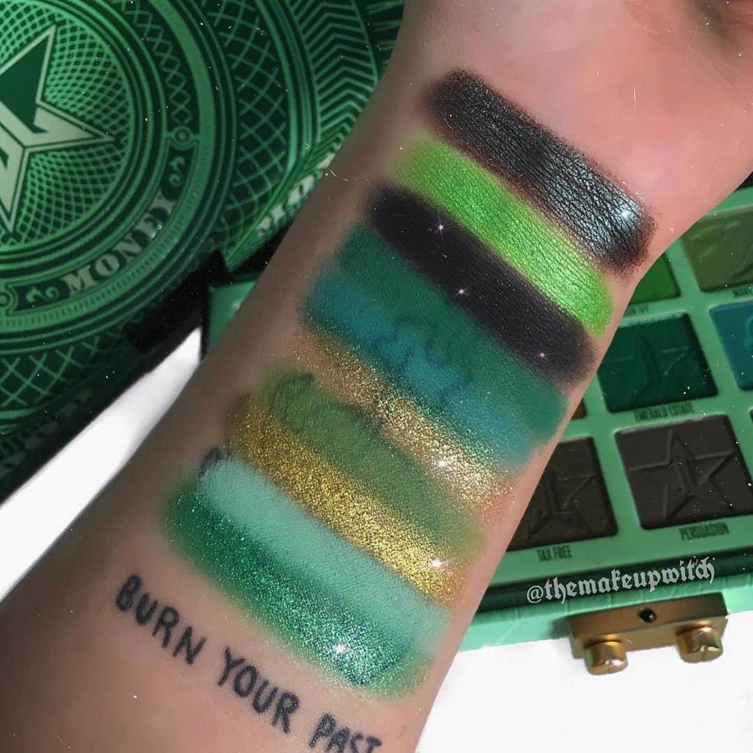 Jeffree Star Cosmeticsさんのインスタグラム写真 - (Jeffree Star CosmeticsInstagram)「Get into the PIGMENT💚 @themakeupwitch swatching shades from our #BLOODMONEY palette 🌟   #jeffreestarcosmetics」12月28日 7時06分 - jeffreestarcosmetics