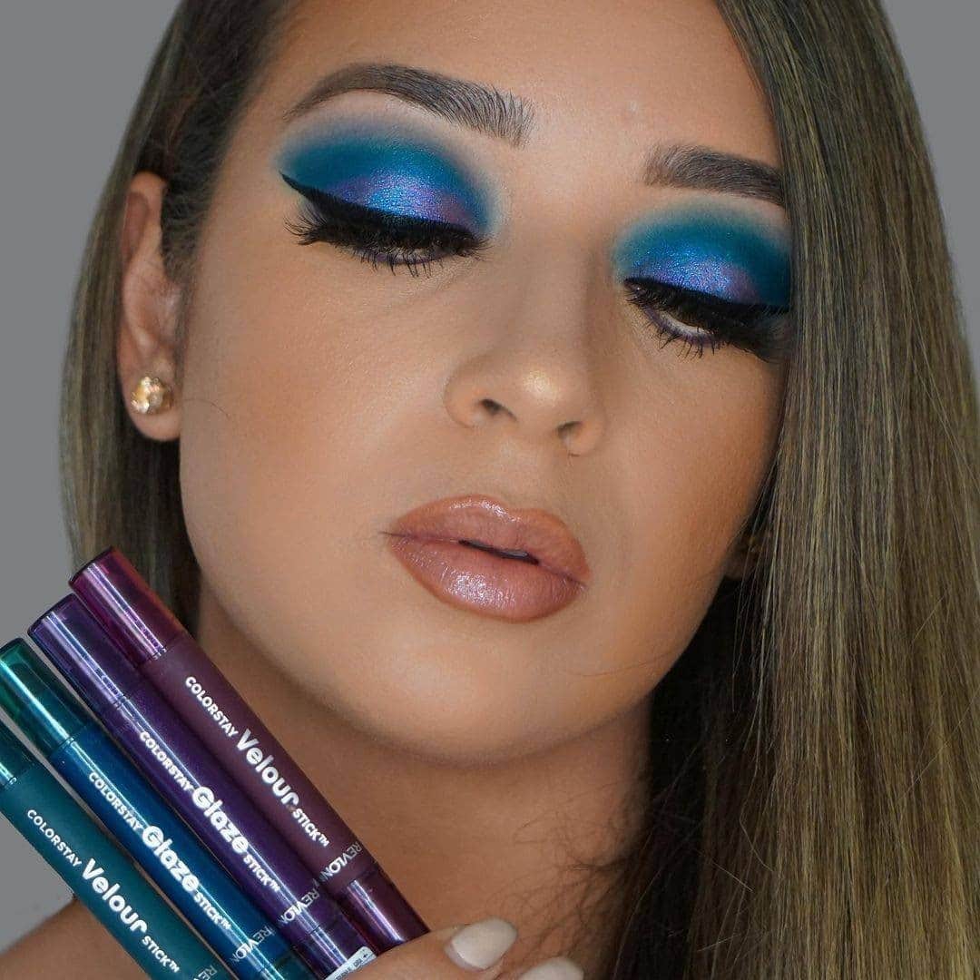 Revlonさんのインスタグラム写真 - (RevlonInstagram)「It’s the blues and purples for @leanne_lma! How about for you?  Shown: #ColorStay #GlazeStick in Wisteria & Sapphire #ColorStay #VelourSticks in Peacock & Cordovan」12月28日 7時00分 - revlon
