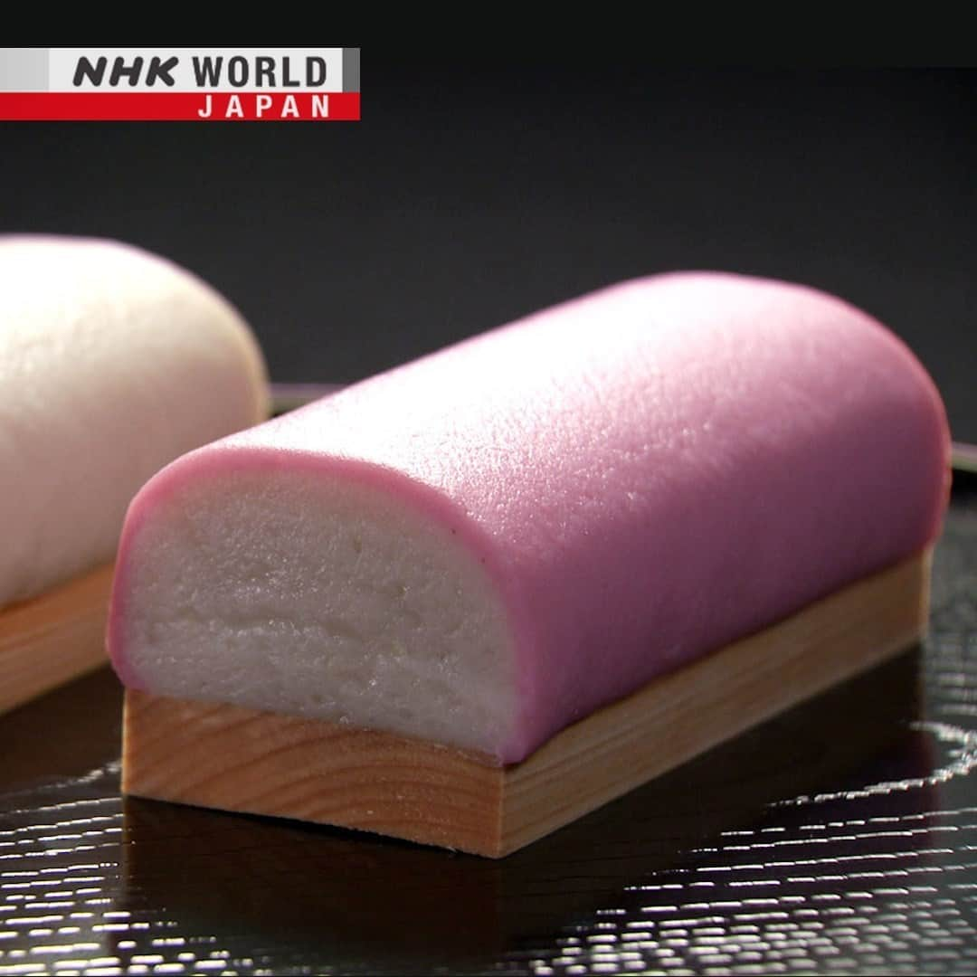 NHK「WORLD-JAPAN」さんのインスタグラム写真 - (NHK「WORLD-JAPAN」Instagram)「🍥Kamaboko may look sweet but it's actually ground fish. This is ‘ita kamaboko' which is steamed and comes on a wooden board or ita. It takes 15 years for kamaboko artisans to master the spreading and shaping of the 🐟 paste onto the ita. . 👉Watch｜Search｜Trails to Oishii Tokyo: KAMABOKO｜NHK WORLD-JAPAN website｜Free On Demand.👀 . 👉 Tap the link in our bio for more on the latest from Japan. . . #kamaboko #steamedfishpaste #kohakukamaboko #satsumaage #nerimono #crabkamaboko #surimi #imitationcrab #japanesefishcake #fishcake #japandelicacy #traditionaljapan #fishsurimi #surimi #okamesoba #itawasa #Odawara #chikuwa #cooljapan #japanfood #japanesecooking #japanesecuisine #japantaste #japaneats #madeinjapan #japan #TrailsToOishiiTokyo #nhkworld #nhkworldjapan #nhk」12月28日 7時00分 - nhkworldjapan